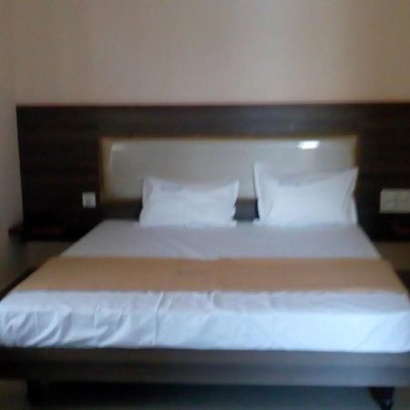Hotel Meyyappaa Карайкуди Экстерьер фото